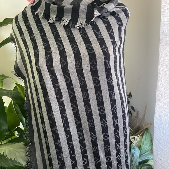 Louis Vuitton Monogram Striped Wrap/Shawl Scarf. - Picture 7 of 15